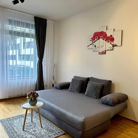 Hiems With Free Parking In Lejlighed Prag